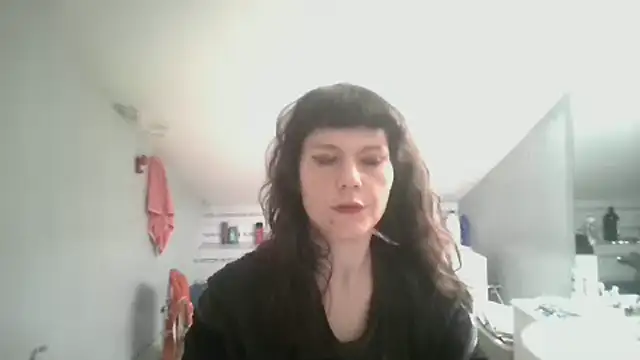 Snapshot of OniricFemme chatting on March 1, 2025, 3:10 am OniricFemme online show from March 1, 2025, 3:10 am