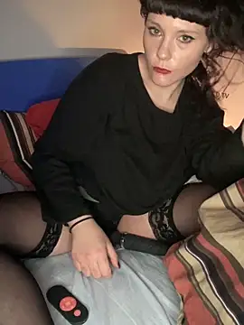 Snapshot of OniricFemme chatting on March 12, 2025, 4:51 am OniricFemme online show from March 12, 2025, 4:51 am