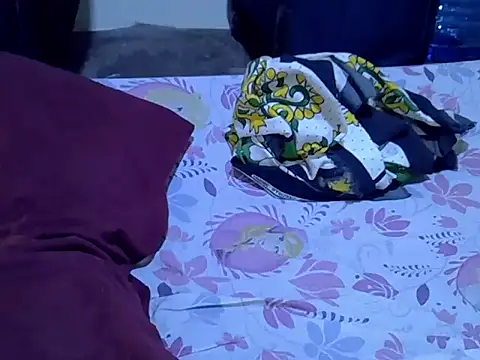 Adaline-Paris online show from November 14, 2025, 4:54 pm