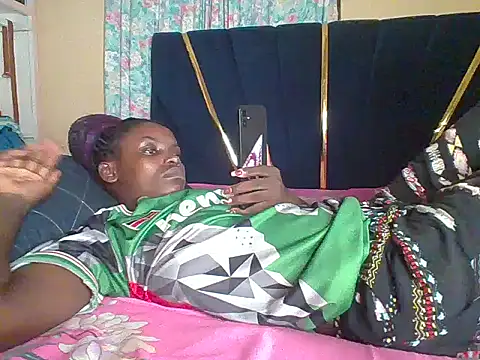 awino001 online show from April 13, 2026, 11:42 pm