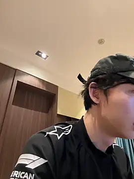 Snapshot of 1a1a1alll chatting on November 4, 2025, 2:43 pm 1a1a1alll online show from November 4, 2025, 2:43 pm