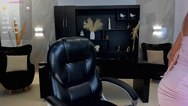 VictoriaMilan  online show from March 5, 2025, 9:37 pm
