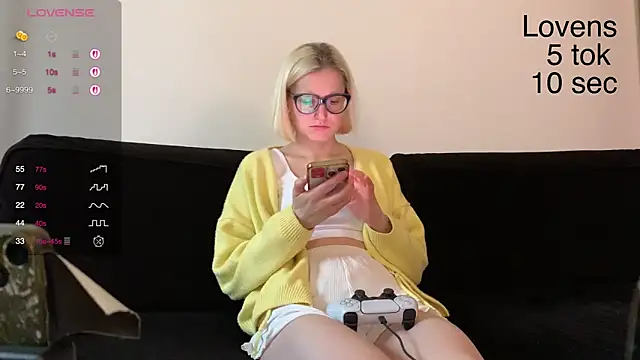 Snapshot of Sexy_Sweets chatting on October 20, 2025, 6:26 am Sexy Sweets online show from October 20, 2025, 6:26 am