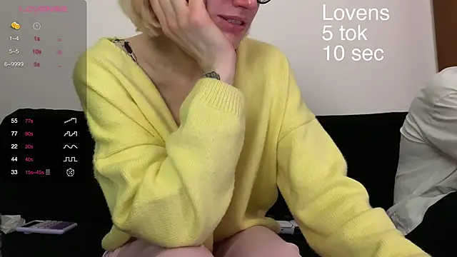 Snapshot of Sexy_Sweets chatting on October 15, 2025, 10:29 pm Sexy Sweets online show from October 15, 2025, 10:29 pm