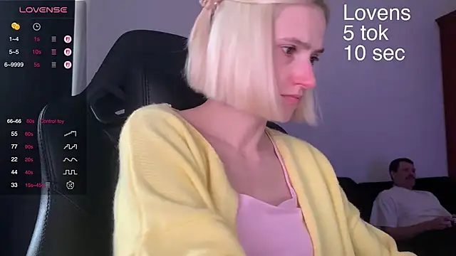 Snapshot of Sexy_Sweets chatting on September 18, 2025, 1:03 pm Sexy Sweets online show from September 18, 2025, 1:03 pm