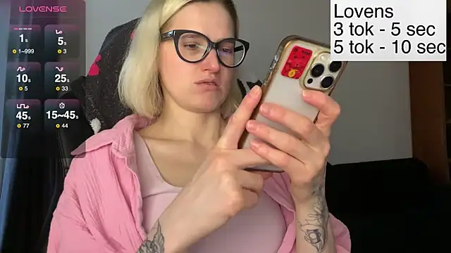 Snapshot of Sexy_Sweets chatting on November 25, 2025, 12:05 pm Sexy Sweets online show from November 25, 2025, 12:05 pm