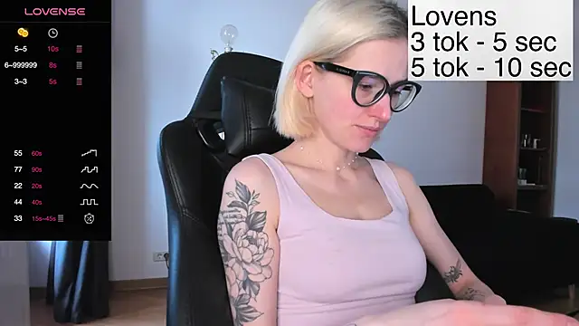 Snapshot of Sexy_Sweets chatting on November 1, 2025, 12:21 pm Sexy Sweets online show from November 1, 2025, 12:21 pm