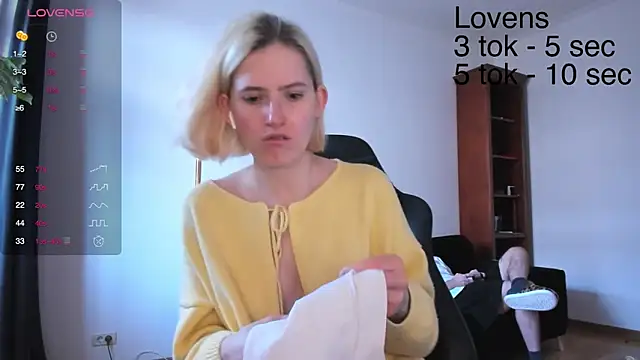 Snapshot of Sexy_Sweets chatting on October 30, 2025, 11:19 am Sexy Sweets online show from October 30, 2025, 11:19 am