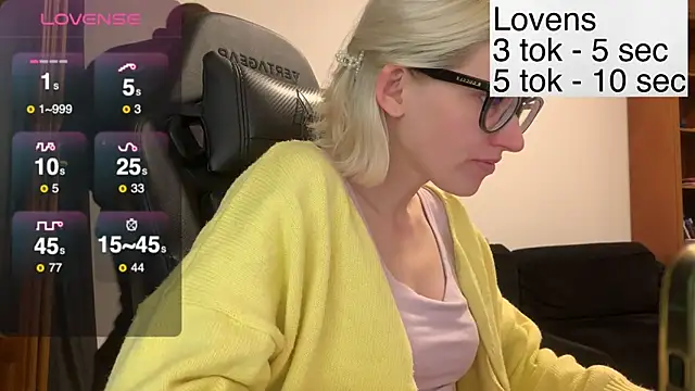 Snapshot of Sexy_Sweets chatting on November 18, 2025, 6:44 pm Sexy Sweets online show from November 18, 2025, 6:44 pm