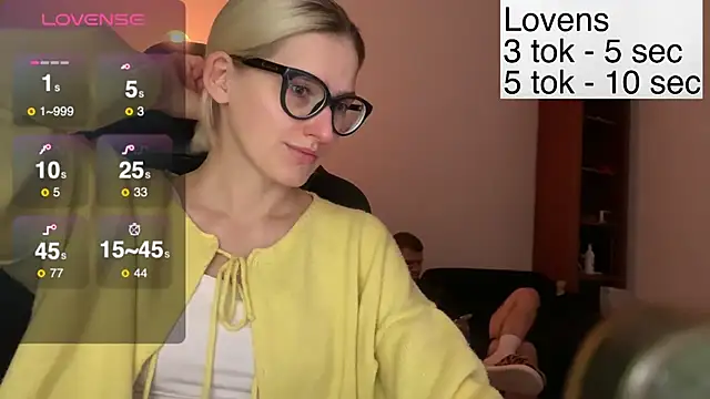 Snapshot of Sexy_Sweets chatting on November 13, 2025, 6:45 pm Sexy Sweets online show from November 13, 2025, 6:45 pm