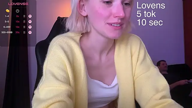 Snapshot of Sexy_Sweets chatting on September 13, 2025, 10:21 pm Sexy Sweets online show from September 13, 2025, 10:21 pm