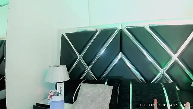 Naomi-Haruno online show from March 20, 2025, 3:56 am