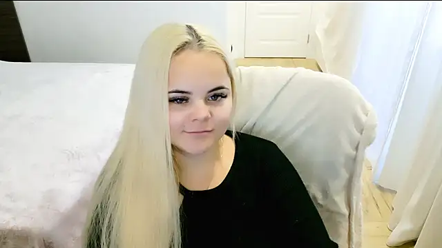 lovely-eyes online show from March 19, 2025, 5:41 am