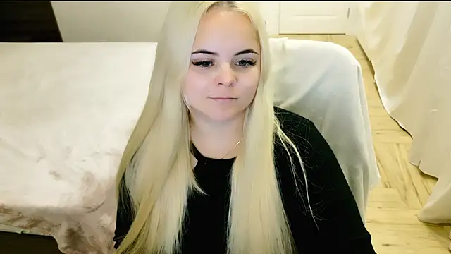 lovely-eyes online show from March 18, 2025, 3:12 am