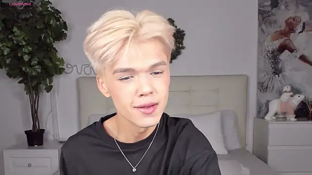 Snapshot of Felix_Rey chatting on December 16, 2025, 6:45 pm Felix Rey online show from December 16, 2025, 6:45 pm