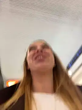 Sweet   Emily online show from December 19, 2025, 12:07 pm