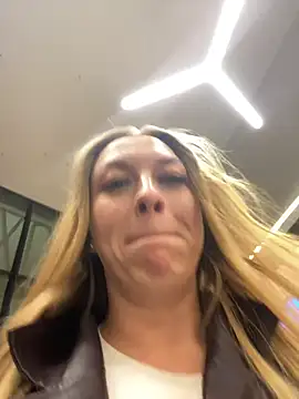 Sweet   Emily online show from November 12, 2025, 4:33 pm