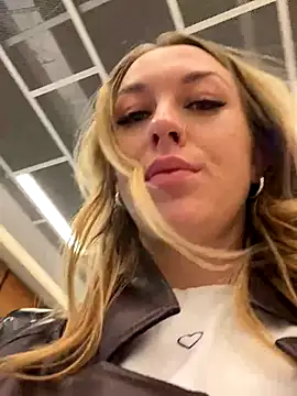 Sweet   Emily online show from November 29, 2025, 1:22 pm