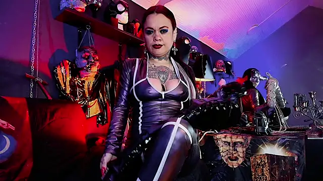 MorganaCrowley online show from November 17, 2025, 12:31 pm