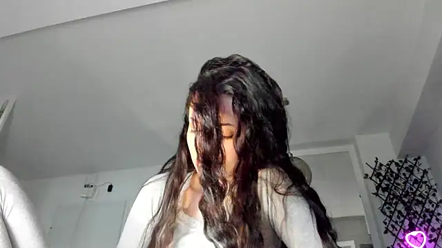 IreneVON online show from March 13, 2025, 3:06 pm