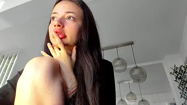 IreneVON online show from March 22, 2025, 5:49 am