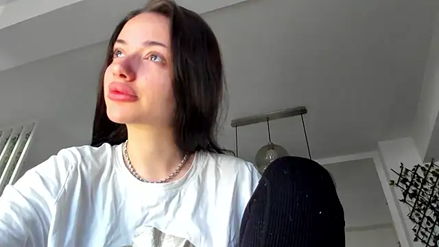 IreneVON online show from March 16, 2025, 5:58 am