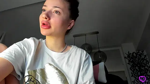 IreneVON online show from March 15, 2025, 3:48 pm