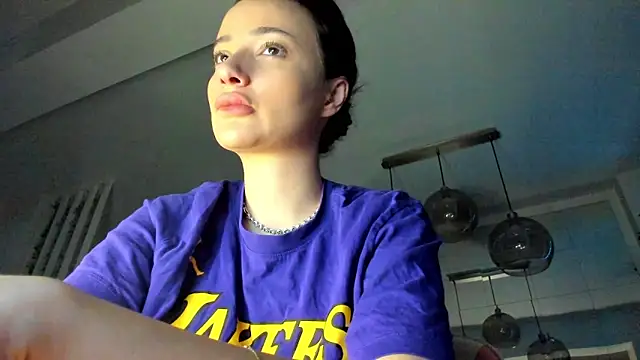 IreneVON online show from October 19, 2025, 4:37 am