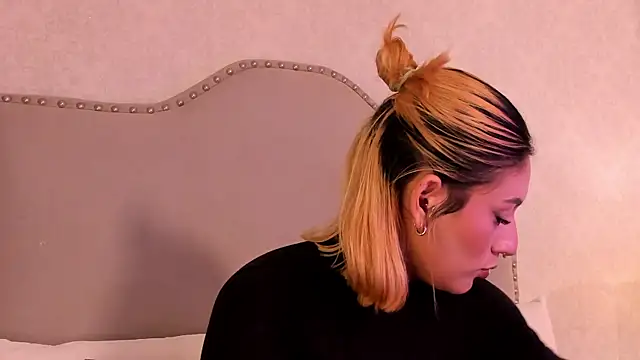 Emily robertss online show from September 29, 2025, 3:02 am