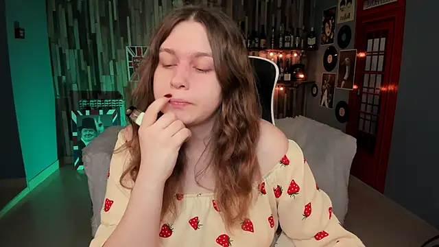 FioraMarmoris online show from March 27, 2026, 6:11 am