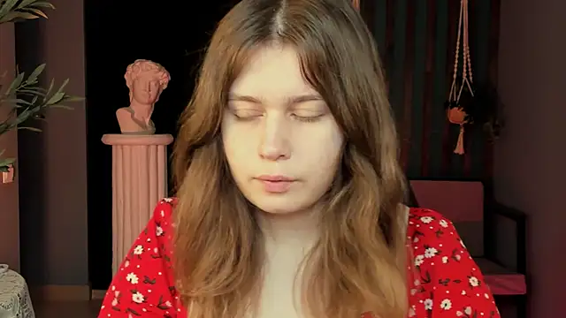 FioraMarmoris online show from November 3, 2025, 5:12 am