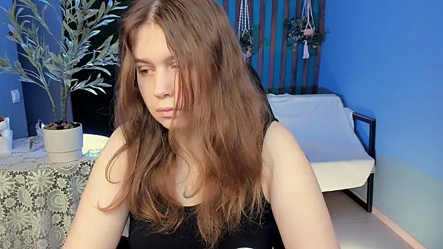 FioraMarmoris online show from March 18, 2026, 5:10 am