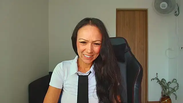 Snapshot of Kasandra_Mature_ chatting on March 12, 2025, 7:04 pm Kasandra Mature online show from March 12, 2025, 7:04 pm