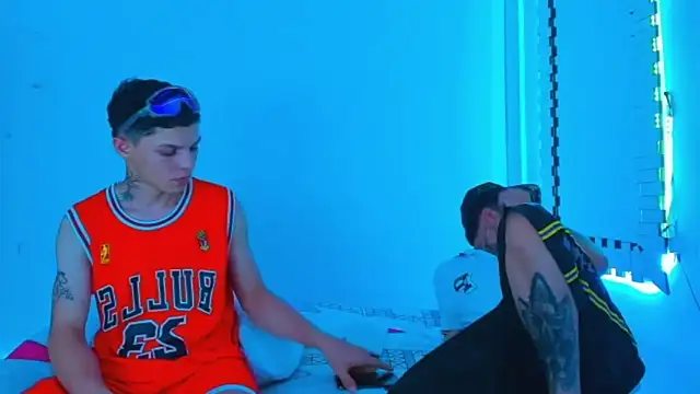 HOT boy2025 online show from February 3, 2025, 11:05 pm