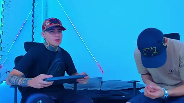 HOT boy2025 online show from October 31, 2025, 4:42 am