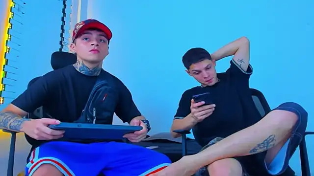 HOT boy2025 online show from November 15, 2025, 2:37 am