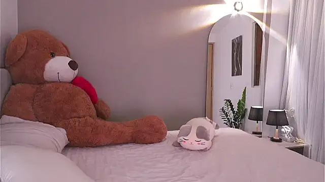 AnnyHizzle online show from October 22, 2025, 2:00 am