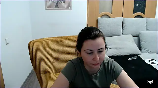 VioletaFlower7 online show from April 6, 2026, 7:48 pm