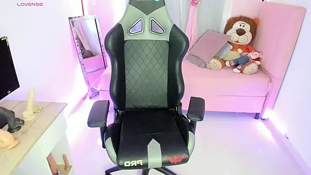 zoesullivan online show from February 14, 2025, 1:08 pm