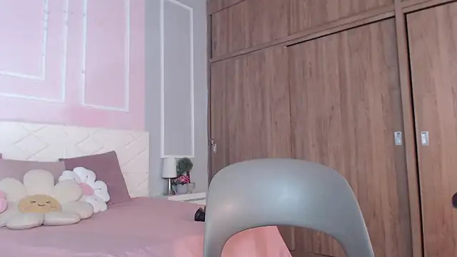 OraLarson online show from September 14, 2025, 11:32 am