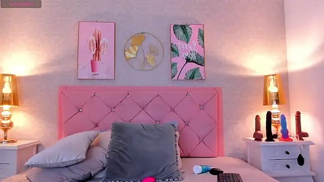 Ginger Violetta  online show from February 6, 2025, 7:40 pm