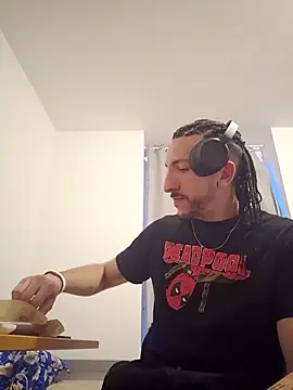 Snapshot of Dragonfly31 chatting on April 10, 2026, 6:37 pm Dragonfly31 online show from April 10, 2026, 6:37 pm