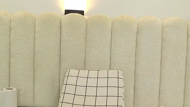 Juliabadlee online show from November 27, 2025, 9:59 pm