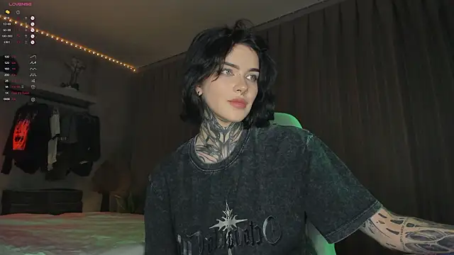 uwuxxxeva online show from March 10, 2026, 6:45 pm