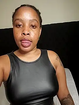 R-thequeen online show from April 24, 2026, 11:07 pm