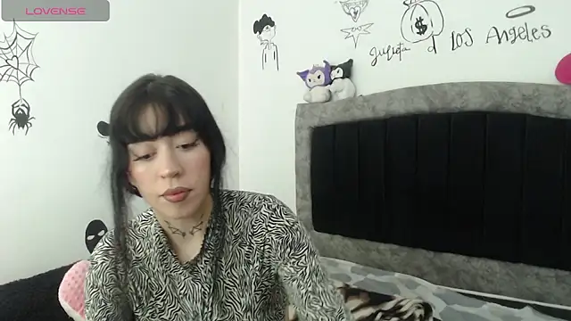 Snapshot of Julieta_De_Los_Angeles chatting on March 2, 2026, 9:00 pm Julieta De Los Angeles online show from March 2, 2026, 9:00 pm