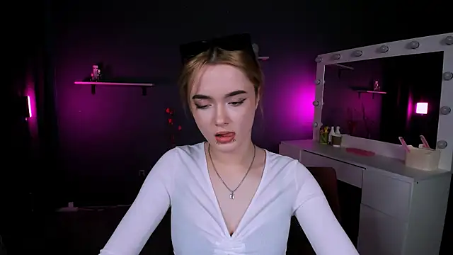 liana kisses online show from March 8, 2025, 11:18 pm