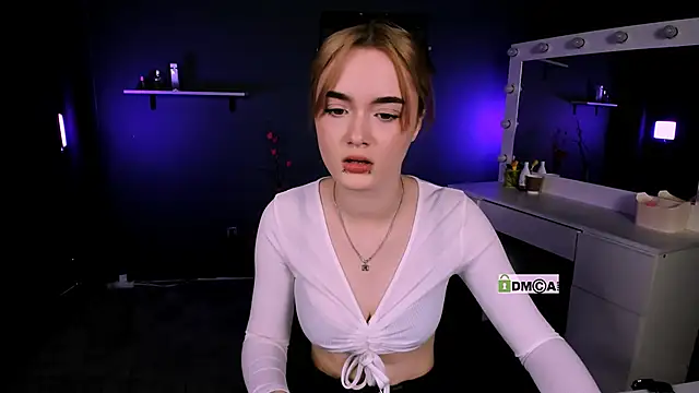 liana kisses online show from March 7, 2025, 8:22 pm