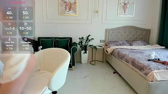 Jolie Ozolla online show from September 15, 2025, 12:49 pm