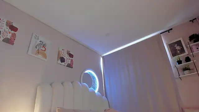 martinaaricci online show from October 23, 2025, 2:05 pm